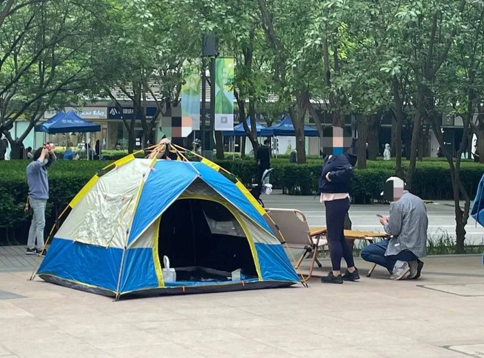 水泥地，也能支起帐篷