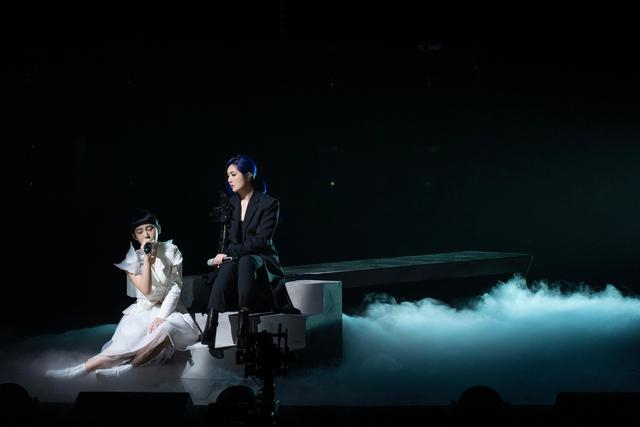 节目中，炎明熹与杨千嬅合唱《勇》。  受访者供图