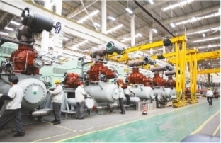         冰山冷热科技股份有限公司生产车间。 陈良琦　摄