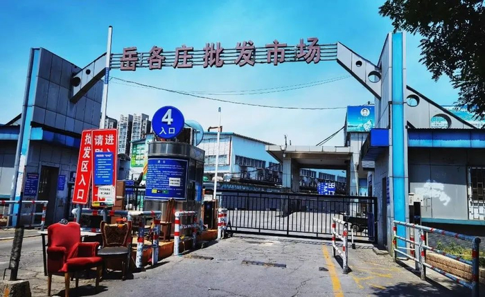 △ 5月18日，北京市丰台区岳各庄批发市场处于休市状态。图源/视觉中国