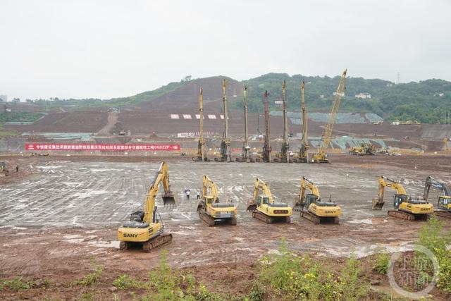 ▲重庆东站主体工程施工现场。