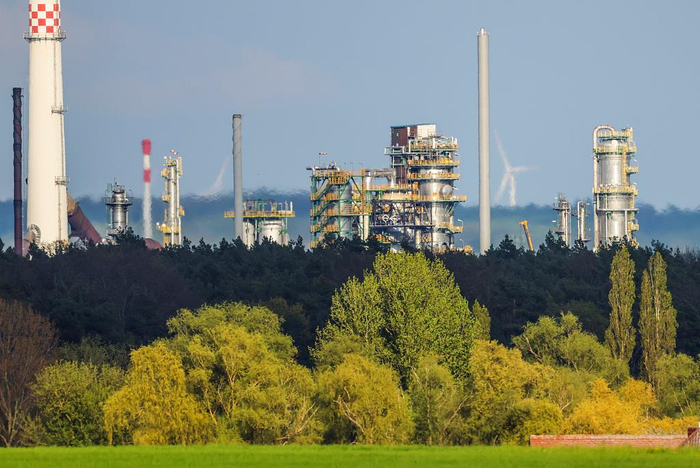 △德国施威德的一家炼油厂