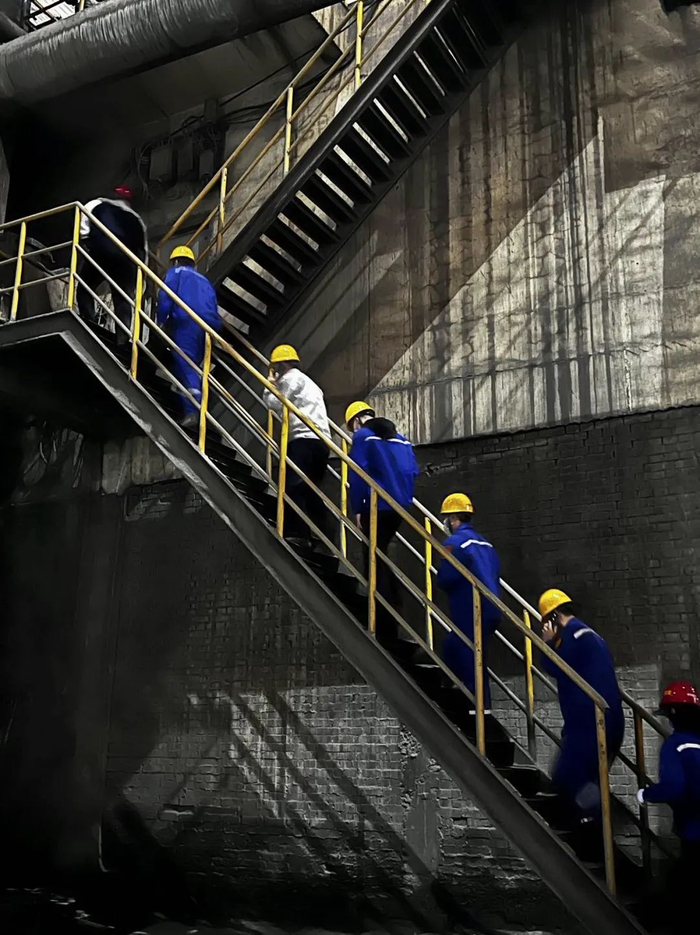 4月26日，国务院安委会检查组专家在本溪进行明查暗访工作。