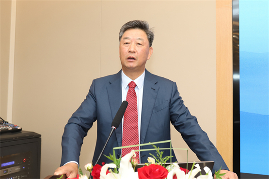 　　富春控股集团董事长 张国标