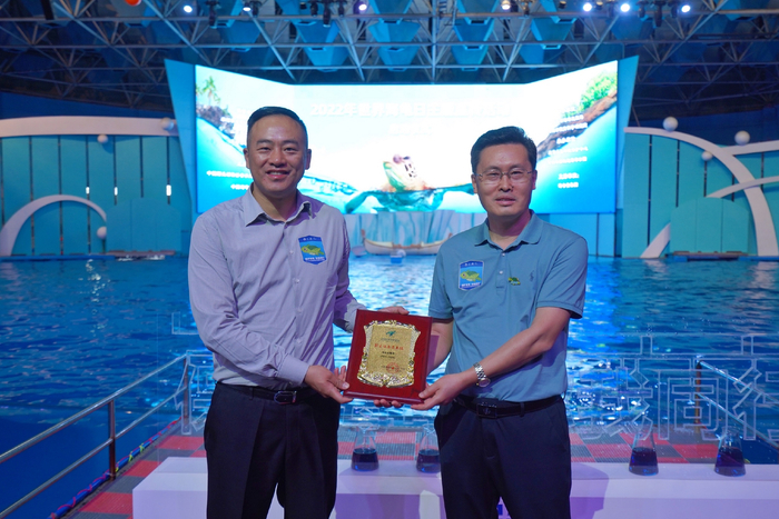 　　图：海合安集团被授予“中国海龟保护联盟副主任委员单位”称号