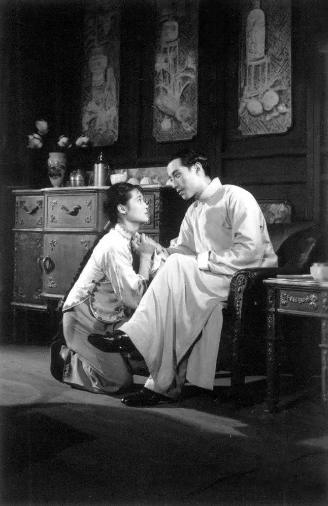 严翔在话剧《雷雨》中饰演周萍。  图/上海话剧艺术中心