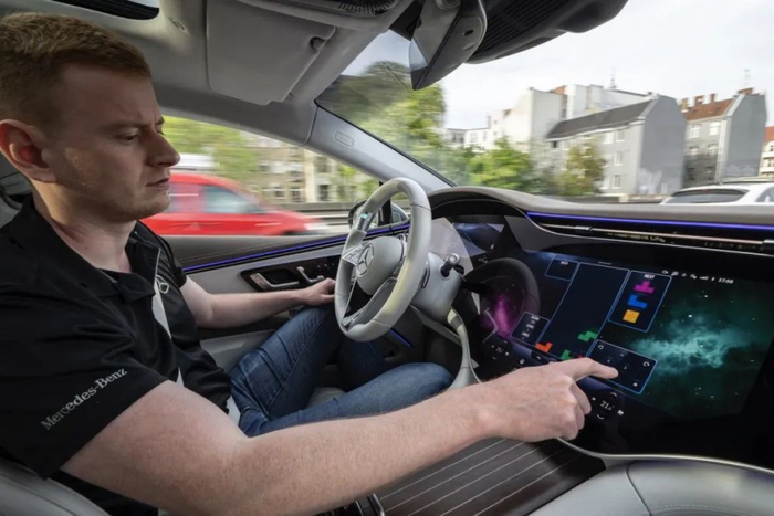 ▲ 奔驰 EQS 上的俄罗斯方块游戏