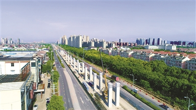     中横线快速路（一期）工程施工现场。（范超辉 张天叶 摄）