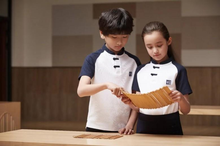 　　新中式风格校服