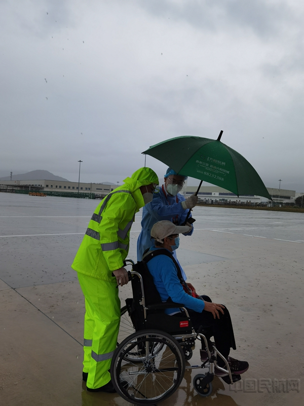 做好轮椅旅客服务