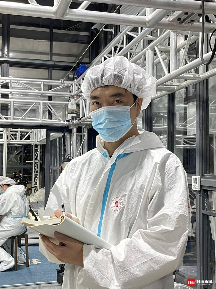 工作中的黎海超