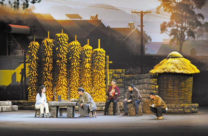     话剧《青松岭的好日子》进行中期验收演出。承德话剧团供图