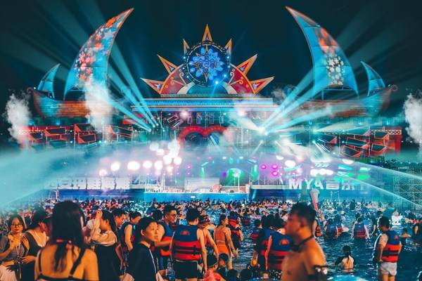 　　西安玛雅海滩水公园