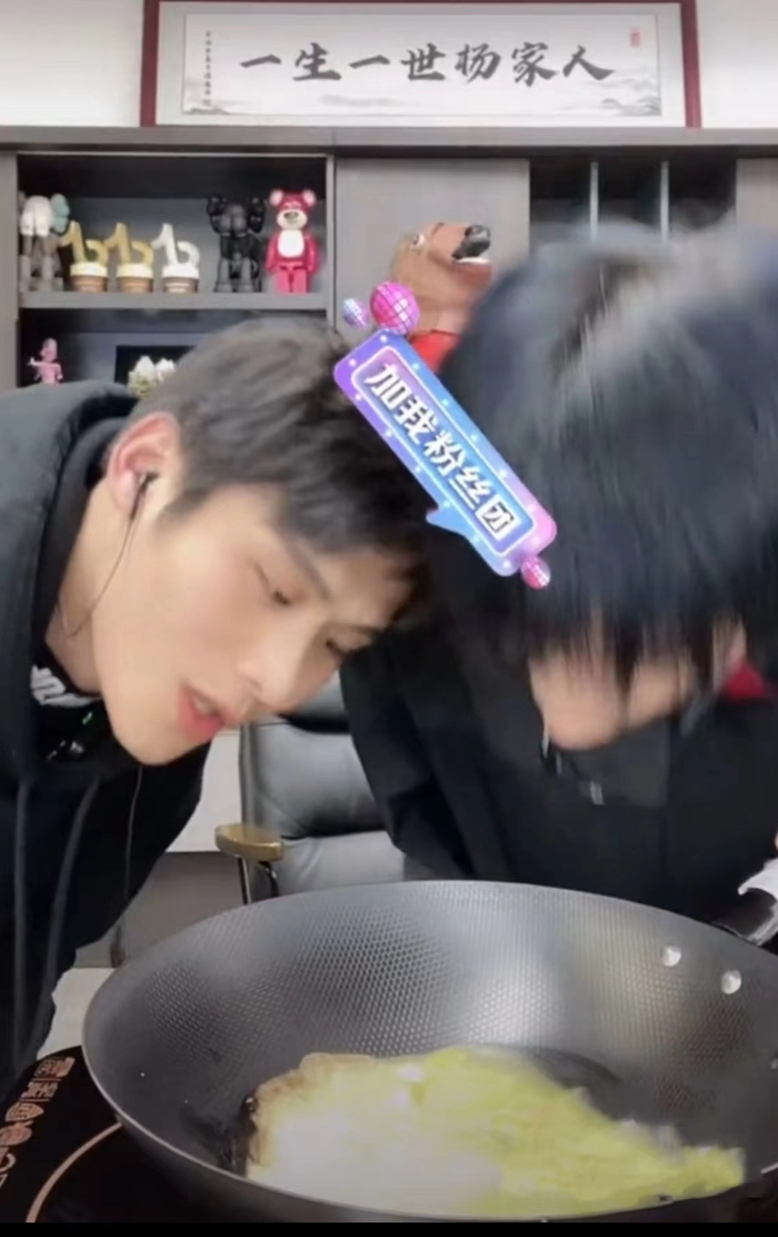 （图源：疯狂小杨哥直播截图）