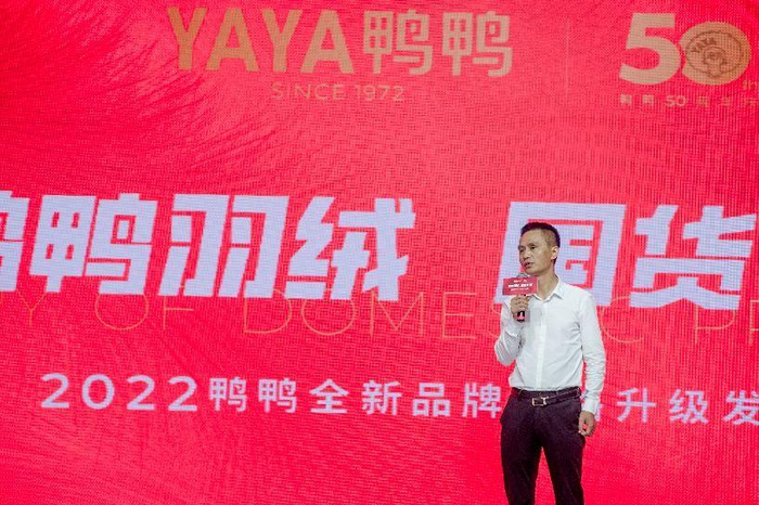 　　图为江西省共青城市人大常委会主任、纺织服装产业链链长况泉水