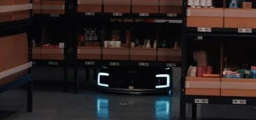 　　▲ 极智嘉AMR机器人在RangePlus仓内运行