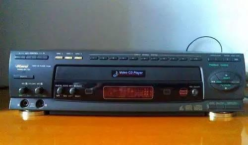 ▲当年厦华出品的“三碟VCD机”