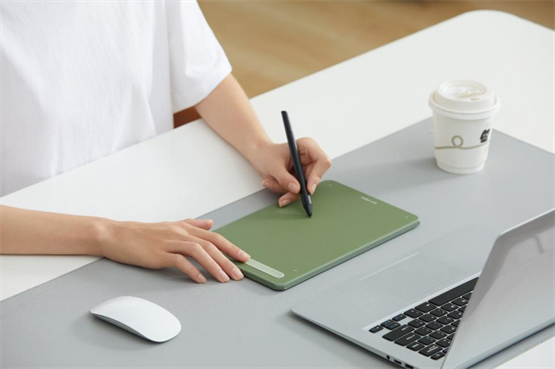 　　△ Deco M & MW手绘板