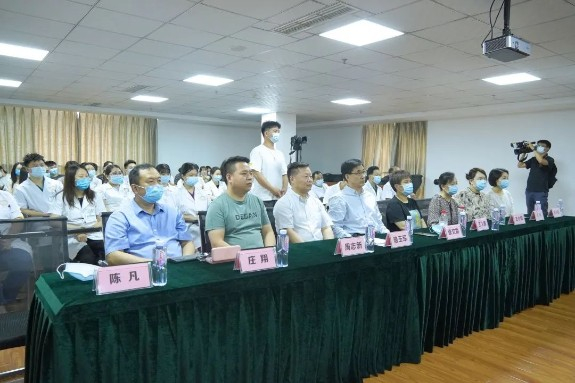 　　▲授牌仪式现场