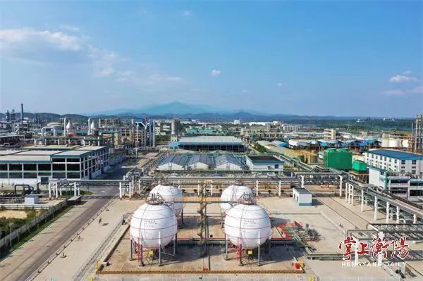▲衡阳工业积淀深厚，拥有一批全国知名企业。图为建滔化工厂区。