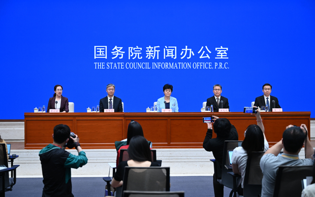 ▲4月26日，国务院新闻办公室在北京举行新闻发布会，介绍知识产权相关保护工作，并答记者问。图/新华社