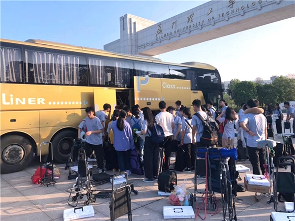 　　*厦门唐宋画室送考场景