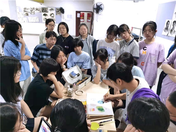 　　*厦门唐宋画室上课场景