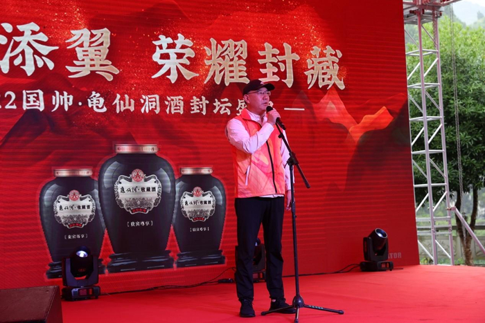 　　香港步长集团董事·长涛酒业集团总经理胡东辉先生