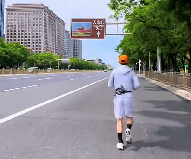 Johnnie在路跑途中（图源：受访者社交媒体）