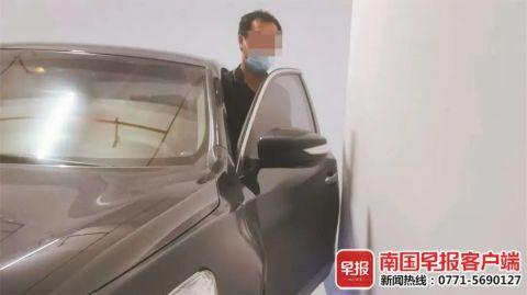 ▲轿车停入车位后，司机上下车比较困难。