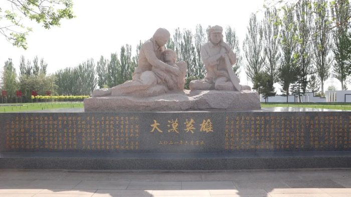 三位红军女战士雕像