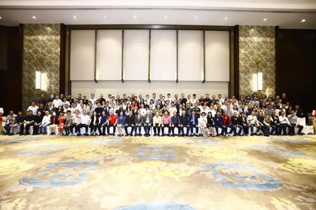 此次大会不仅是对过去协会各项工作的总结与反思，也是对工作的安排与部署，更是协会全体成员努力奋斗的成果展示。在此，感谢广州市玄武无线科技股份有限公司、北京飞书科技有限公司、大洲新燕(厦门)生物科技有限公司、豪士(福建)食品有限公司、福建恒正检测技术有限公司、福州鑫大华包装制品有限公司、成都创世食安科技有限公司、福州锦盛机电设备有限公司、厦门顺水行科技有限公司、福建省麦雅数控科技有限公司、福建福矛酒业集团、安徽省食品工业协会、福建屏湖红生物科技有限公司、漳州雪里香酒业有限公司、贝奇(福建)食品有限公司、福建省盼盼食品有限公司、福建武夷山水食品饮料有限公司、宁德晟农农业开发有限公司、福建小二哥食品有限公司、中科经纬(福建)科技发展有限公司、永春县岵山津源酱醋长有限公司对此次会议的大力支持!