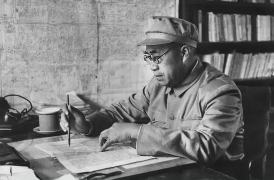 （1949年11月，朱德担任中央纪律检查委员会第一任书记）（图片来源：朱德故居管理局）