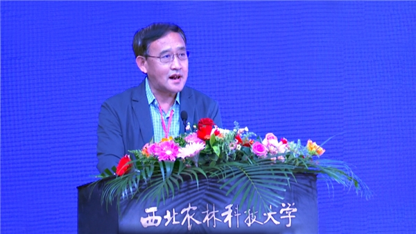 　　陕西省农业农村厅二级巡视员高巨星研究员
