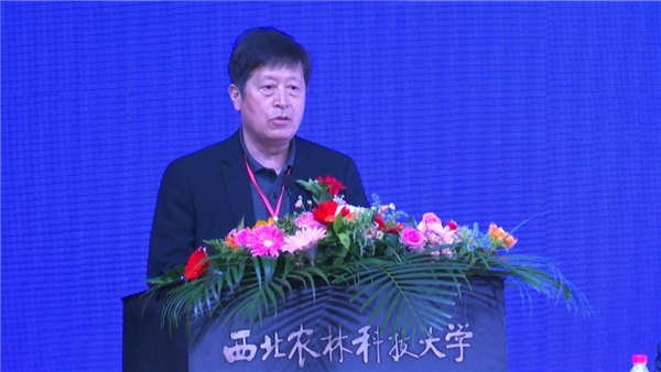 　　中国农业大学动物医学院教授、本届小动物医师技能大赛裁判长汪明教授