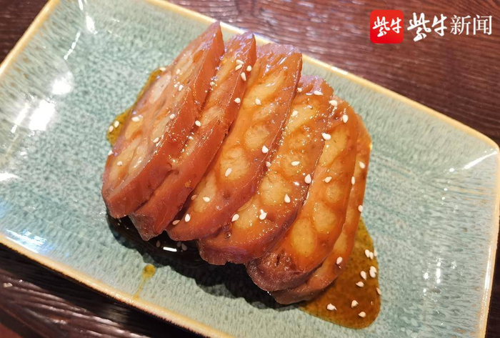 图为南京大牌档蜜汁藕
