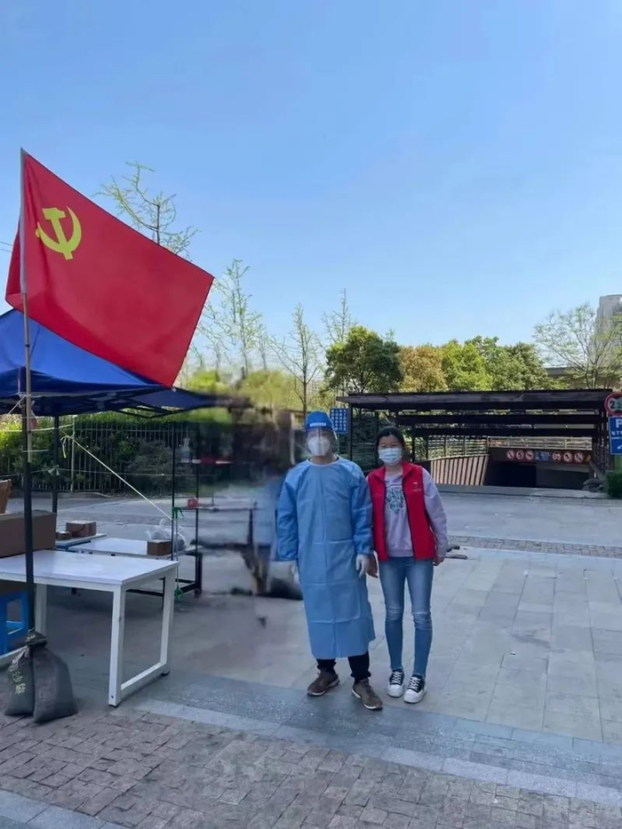 高永歌和丈夫黄玉林都是志愿者