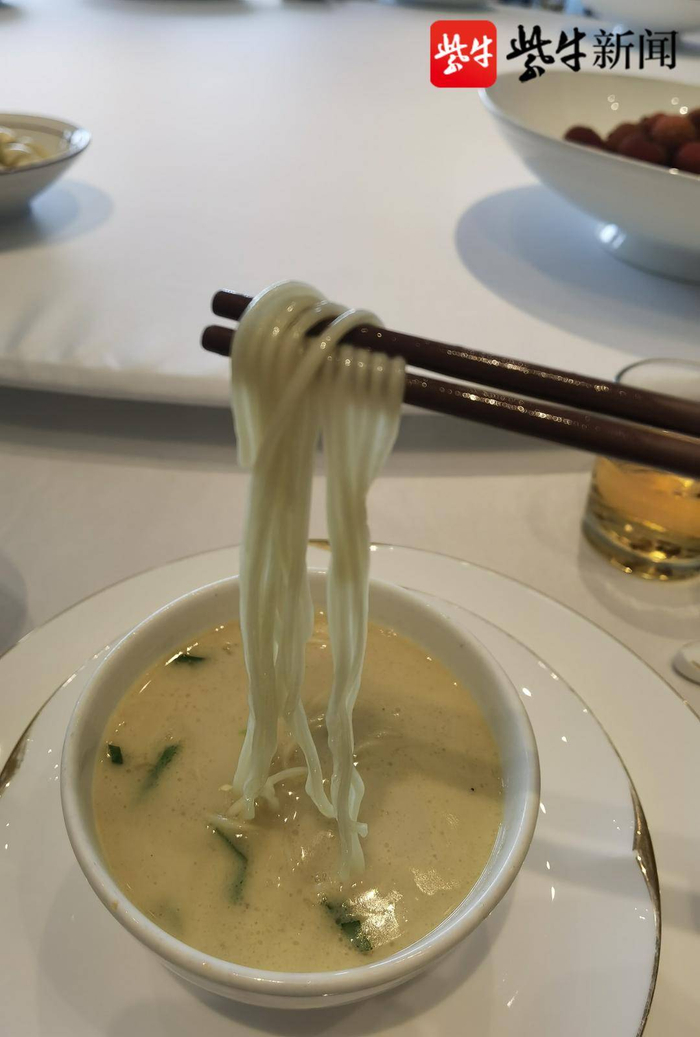 图为真知味鱼汤面