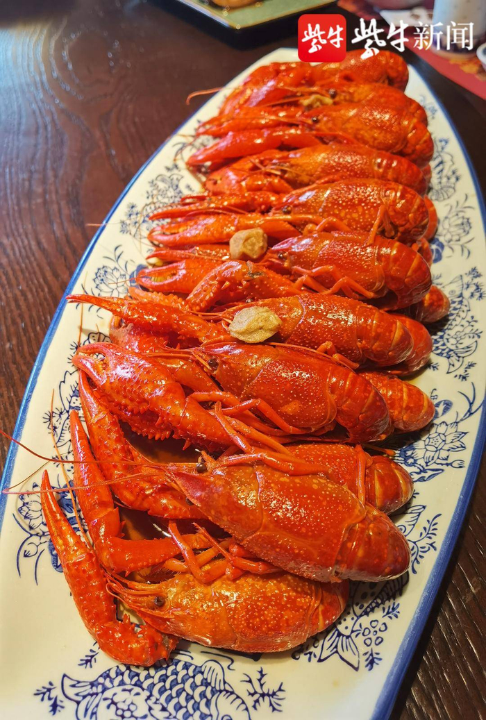 图为南京大牌档龙虾