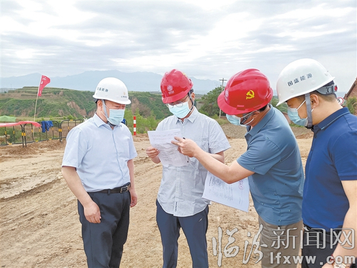 临汾供电公司入企帮扶小组在霍州升压站进行现场指导