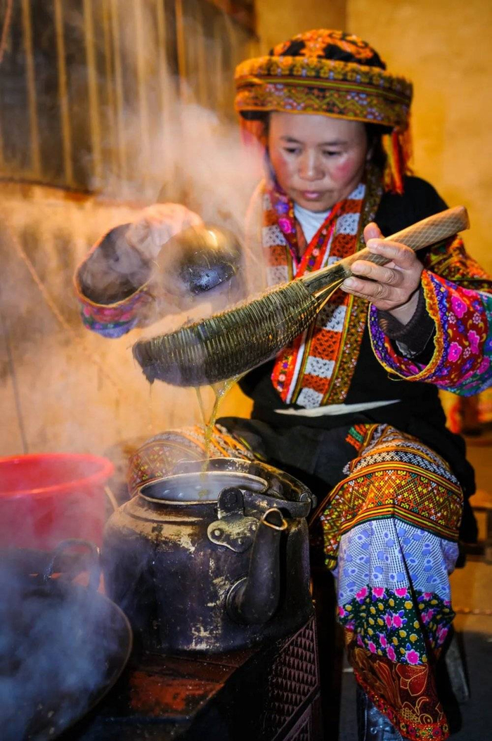 油茶，制作工具也饱含岁月的痕迹。摄影/陆宇堃