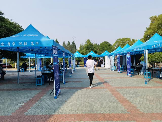 5月25日，南京工业大学校园招聘会现场。新京报记者 李照 摄