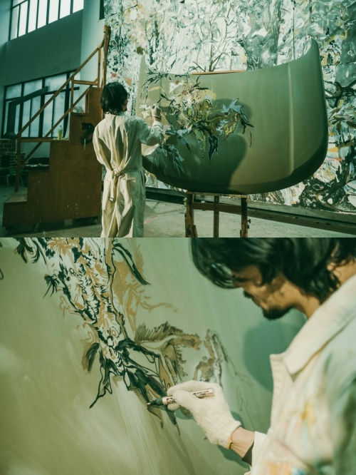 　　艺术家陈彧君在工作室创作《木兰梦蝶》，摄影：林清煌，上海，2022