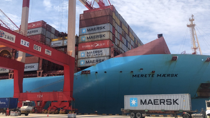 5月31日拍摄的上海洋山港码头（受访者供图）