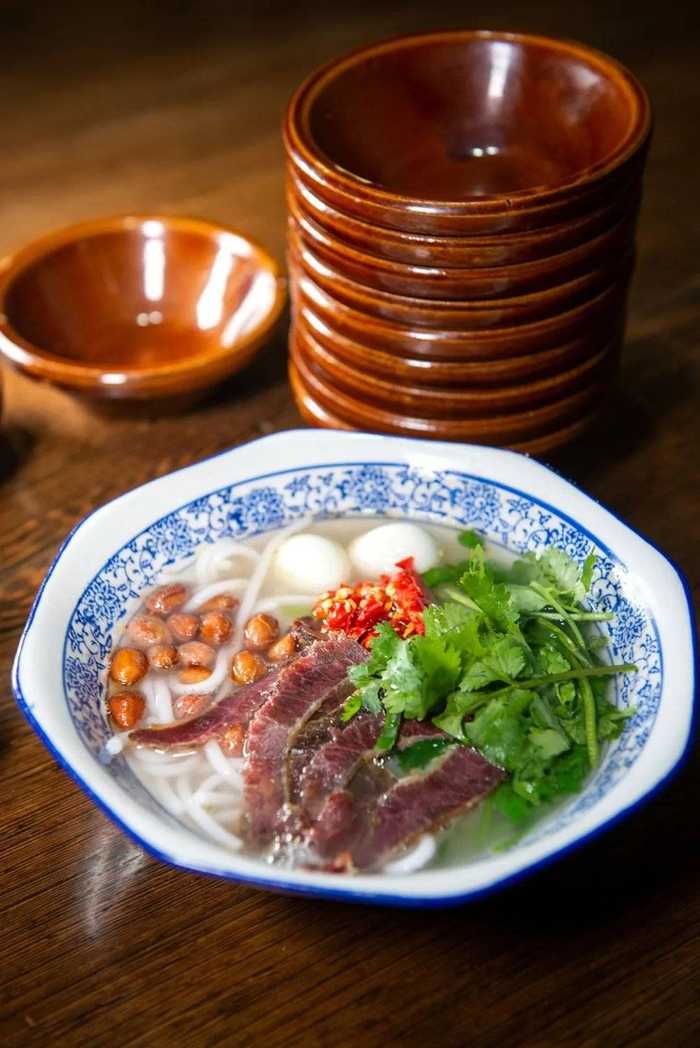 马肉粉，传统老四样之首。摄影/陆宇堃