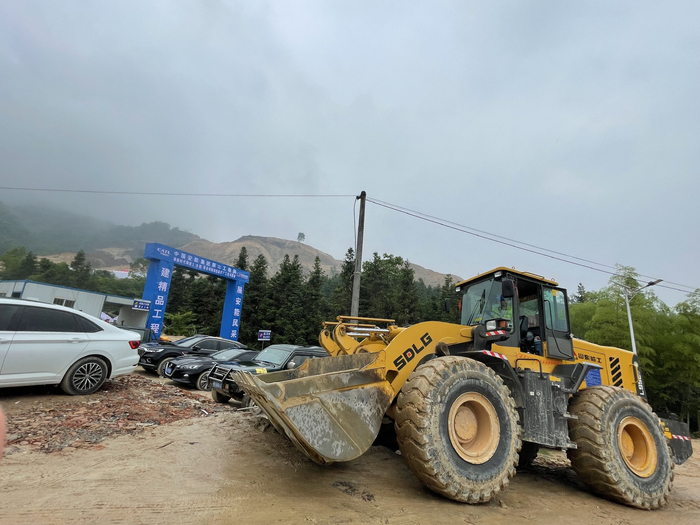 枧下窝矿区工地 图片来源：财联社记者 摄