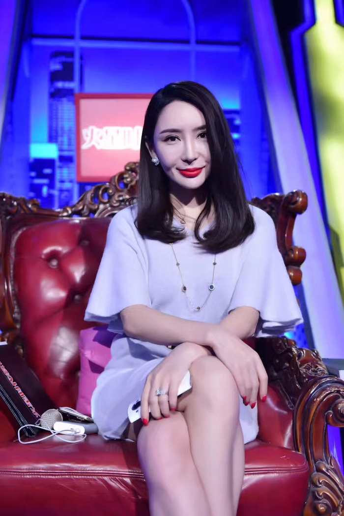 　　贺冬冬参加天津卫视《非你莫属》