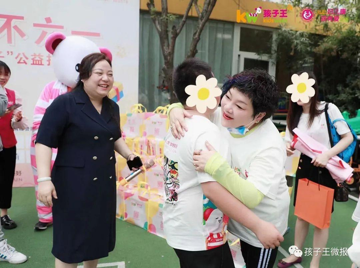 　　孩子王六一公益捐赠活动