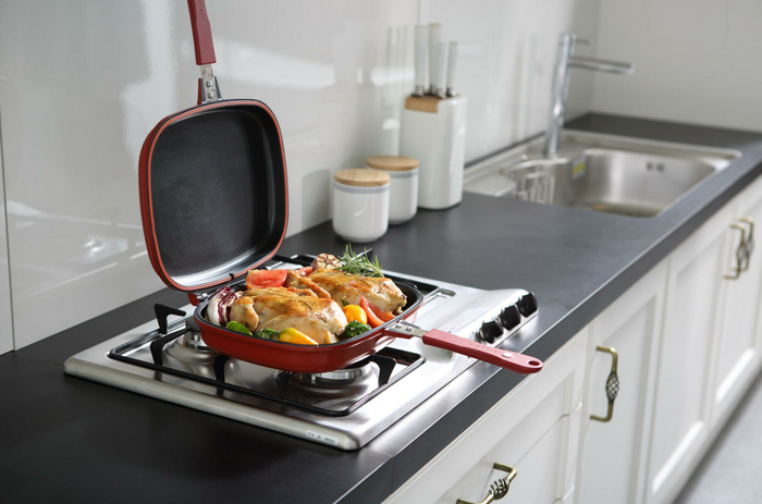 　　双面锅两面翻转，两面同时加热大大提升了煎烤类的烹饪效率