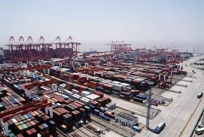 上海洋山港 图片来源：新华社